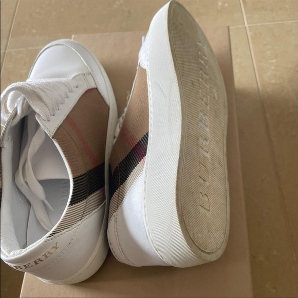 Burberry Sneakers - Picture 2 of 6